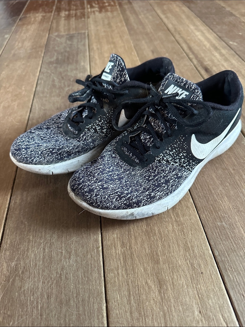 Nike Flex Contact women’s tennis shoes size 9.5